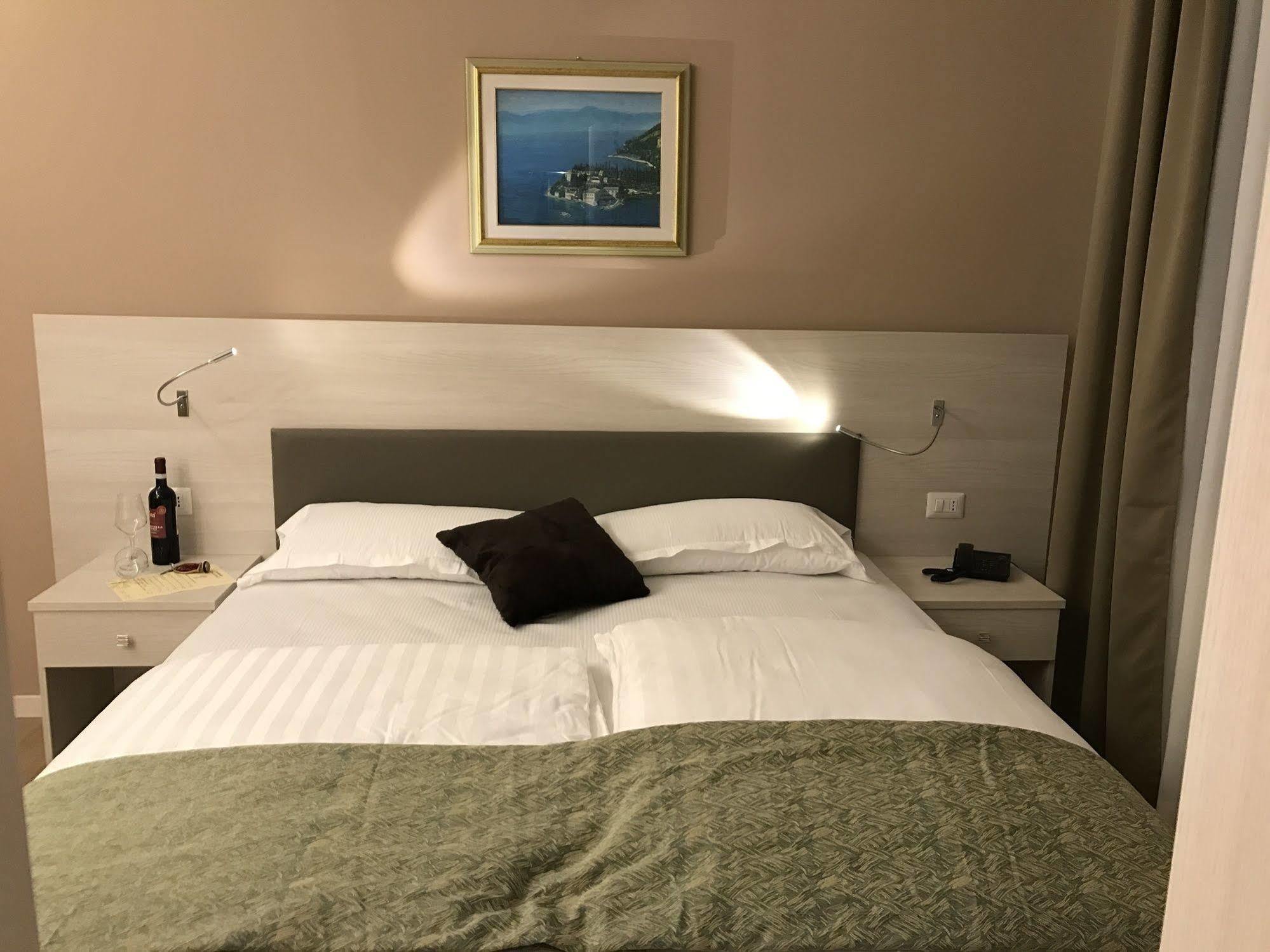 Hotel Dogana 시르미오네 외부 사진